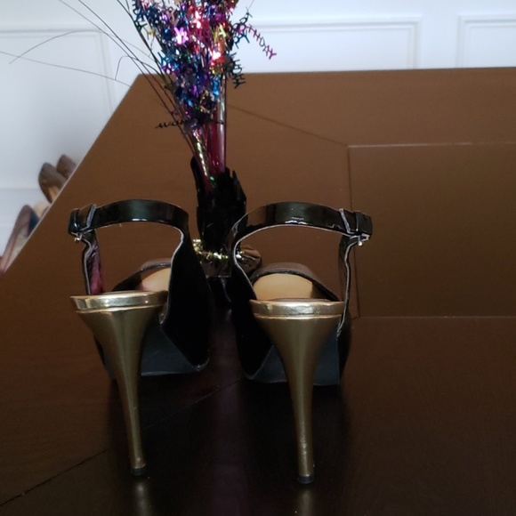 Heels - Picture 3 of 3